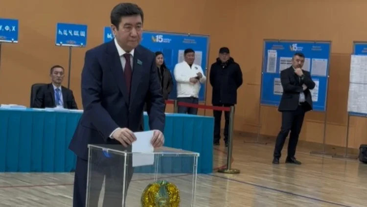 Мәжіліс төрағасы Ерлан Қошанов референдумда өз таңдауын жасады