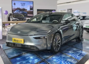 Camry-дің орнын басатын электромобиль: Toyota bZ7 бизнес-седаны сатылымға шықты