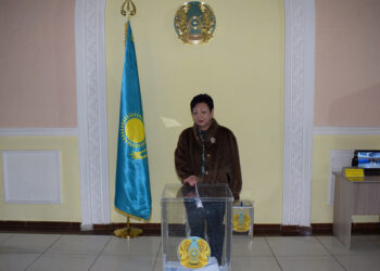 Референдум күніндегі мерейтой иелері