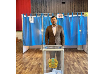 Сарқанда Мұқағали Мақатаев дауыс берді