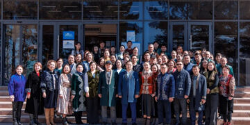 Ұлттық киім киіп барып, дауыс берді