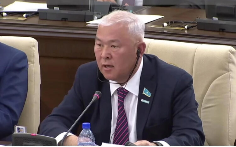 «Футболды халық ақшасынан қаржыландыруға қарсымын» – Мәжіліс депутаты Мұрат Әбенов