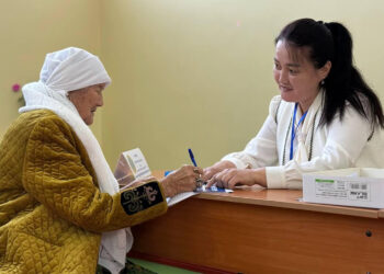 Панфилов ауданында 105 жастағы әже ең алғашқылардың бірі болып дауыс берді