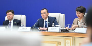 Мәулен Әшімбаев: «Жаңа Конституция – Президенттің елді жүйелі жаңғырту бағдарының тарихи кезеңі»
