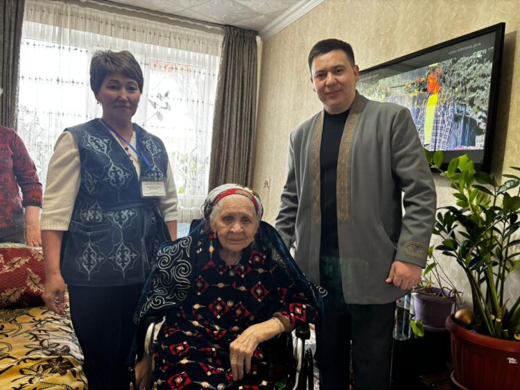 Үштөбеде ғасыр жасаған кейуана өз таңдауын үйінен жасады