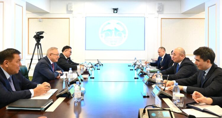 Бейбіт Исабаев «Атамекен» ҰКП басшылығымен шағын және орта бизнесті дамыту мәселесін талқылады