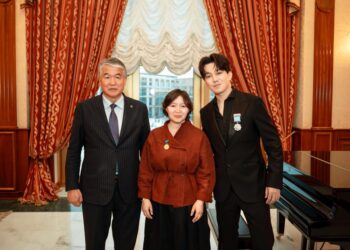 Димаш Құдайберген мен Самал Еслямова ТҮРКСОЙ сыйлығымен марапатталды