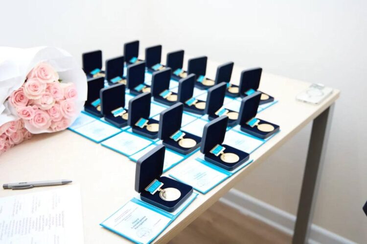 Медицина қызметкері марапатталды