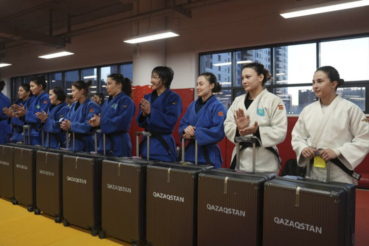 Қазақстан ұлттық құрамалары алғаш рет толық спорттық киім жиынтығымен қамтылып жатыр