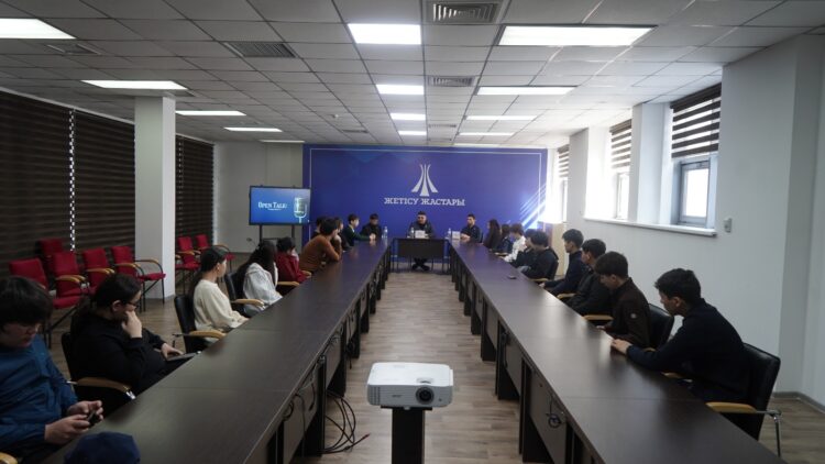 Жетісу жастары Ата Заңдағы жаңашылдықтарды талқылады