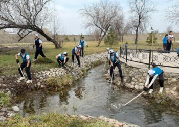 Жас қазақстандықтар «Мөлдір бұлақ» республикалық акциясына қатысуда