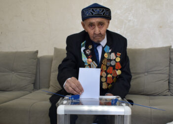 Облыста қалған жалғыз Ұлы Отан соғысының ардагері дауыс берді