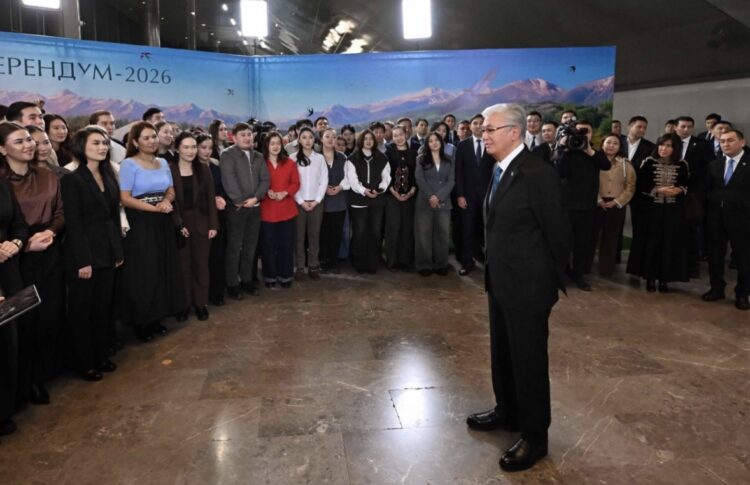 Президент референдумға белсенді қатысқан жастармен кездесті