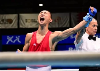 Бокс: Досжан Жұмақан өзбекстандық қарсыласын жарыстан шығарды