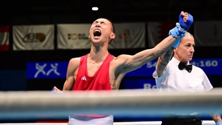 Бокс: Досжан Жұмақан өзбекстандық қарсыласын жарыстан шығарды