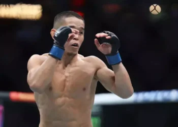 Асу Алмабаев UFC рейтингісінде бір сатыға төмендеді