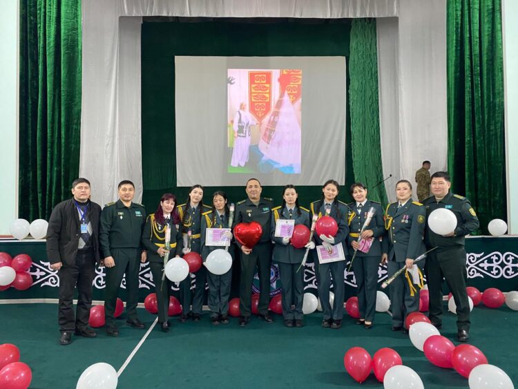 Шекарашы арулар сынға түсті