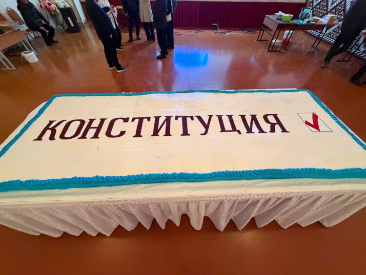 Студенттер өлшемі 3,5 × 1,5 метр болатын «Таңдау тортын» әзірледі