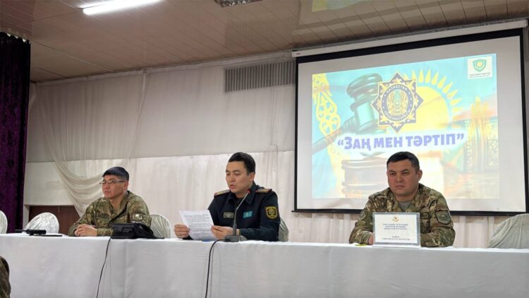 Әскери прокуратура мен полиция өкілдері сарбаздармен кездесті