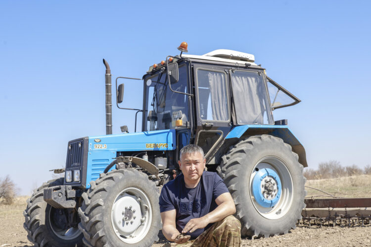 Әкеге қарап өскен ұл