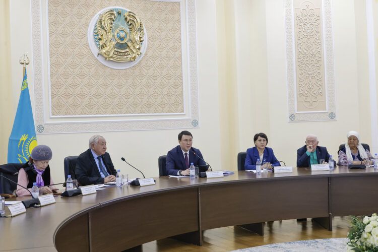 Ермек Келемсейіт облыстық кеңес төрағасы болып қайта сайланды