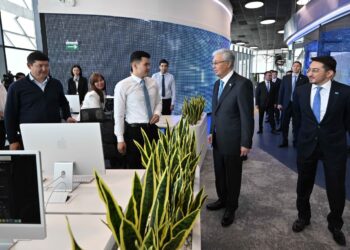 Қазақстанның цифрлық болашағы: Президент Alem.ai орталығының жұмысымен танысты