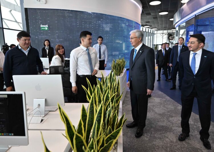 Қазақстанның цифрлық болашағы: Президент Alem.ai орталығының жұмысымен танысты