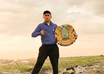 Қоқыстан тапқан елтаңба үшін: Жетісуда блогерге 216 мың теңге айыппұл салынды