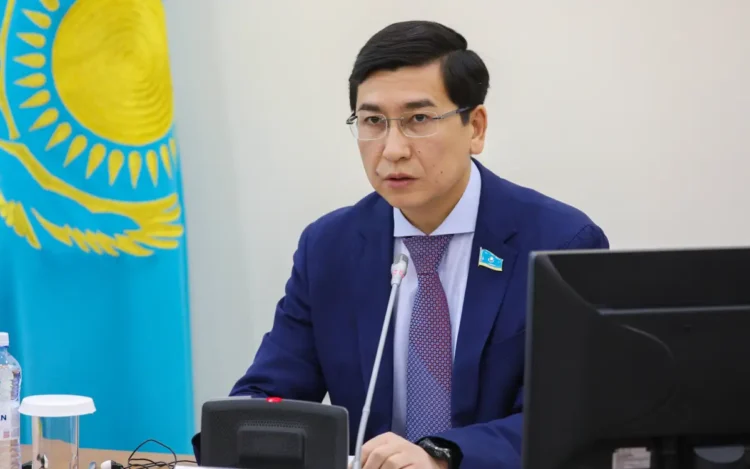 ЖИ дәуірінде гуманитарлық білімге басымдық берілуі тиіс – Аймағамбетов