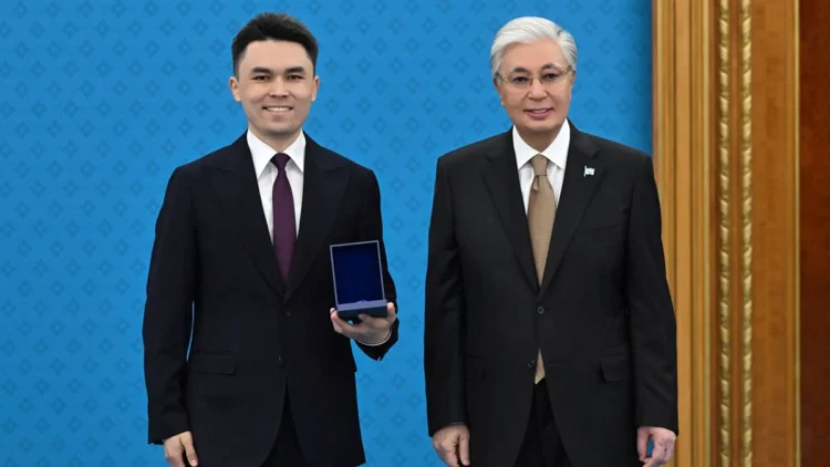 Президент жас ғалымдарға пәтер сыйлады