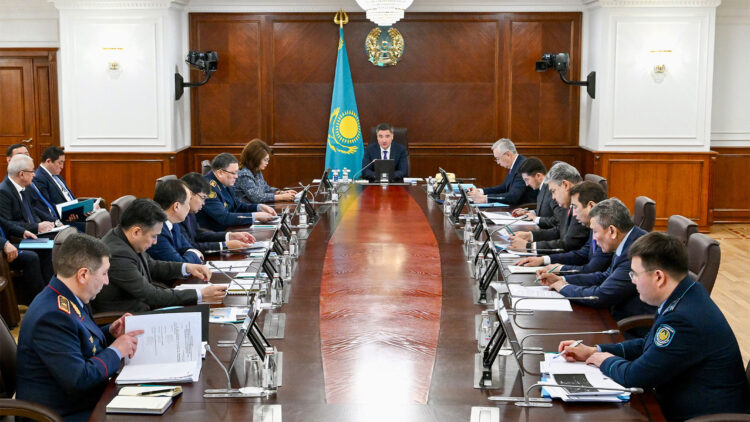 «Заң мен Тәртіп» – жаңа Конституцияның негізгі қағидаты: Олжас Бектенов ВАК отырысын өткізді