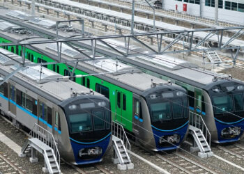 «Өзім жеке бақылаймын»: Бектенов теміржол мен авиациядағы олқылықтарды қатаң сынға алды