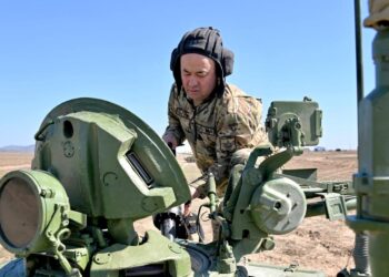 Құрлық әскерлерінің бас қолбасшысы танк қару-жарағынан атуда шеберлік көрсетті