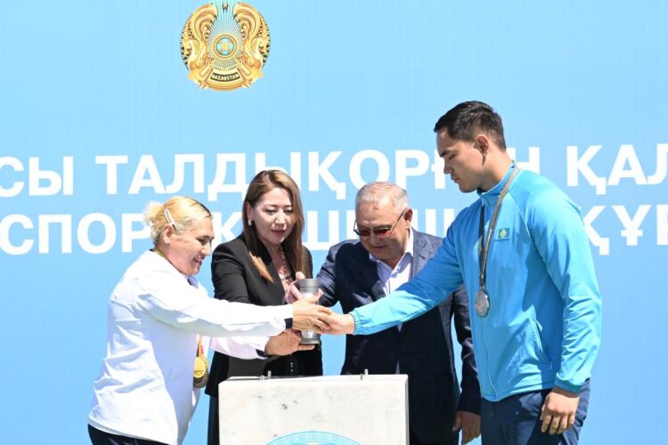 Теңдессіз спорт кешені салынуда