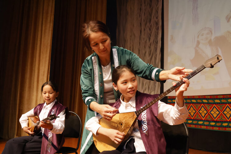 Күмбірді құрметтеген