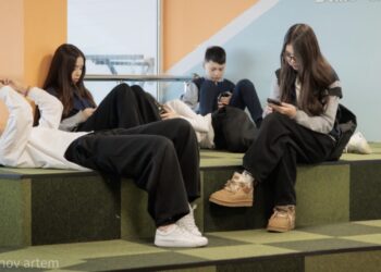 Оқушылардың телефон қолдануына толық тыйым салына ма?