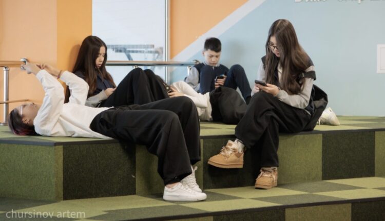 Оқушылардың телефон қолдануына толық тыйым салына ма?
