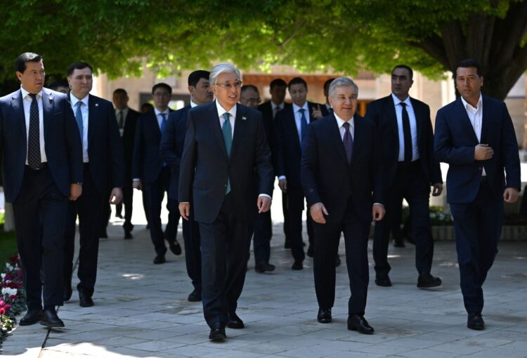 Екі ел Президенттері Бұхарадағы қасиетті мекенге зиярат етті