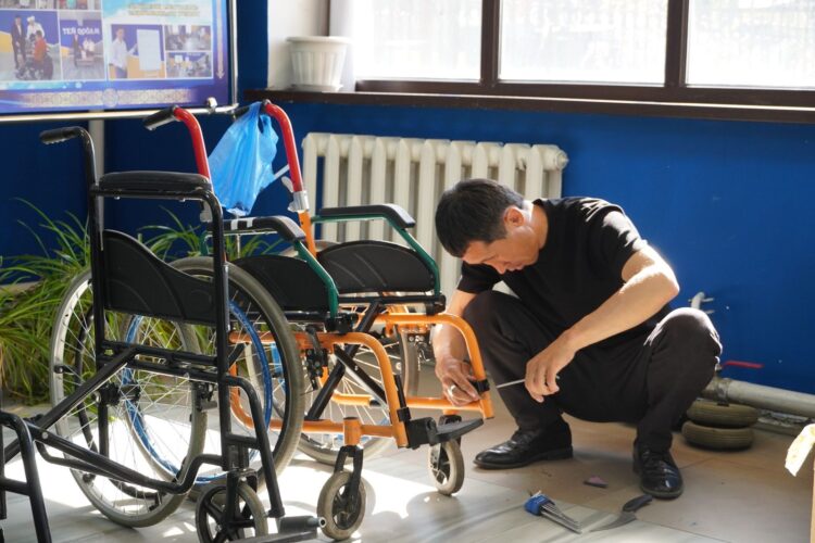 Талдықорғанда мүгедектер арбасын жөндейтін жоба іске асуда