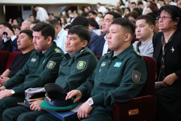 Алматыда студенттермен әскери қызметке шақыру бойынша кездесу өтті