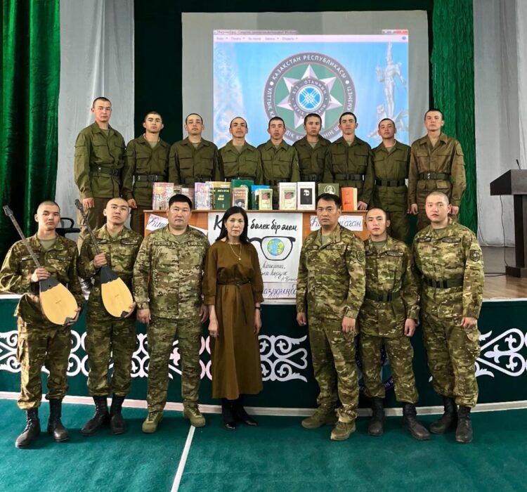 Шекарашылар «Кітап – бөлек бір әлем» атты танымдық кеш ұйымдастырды