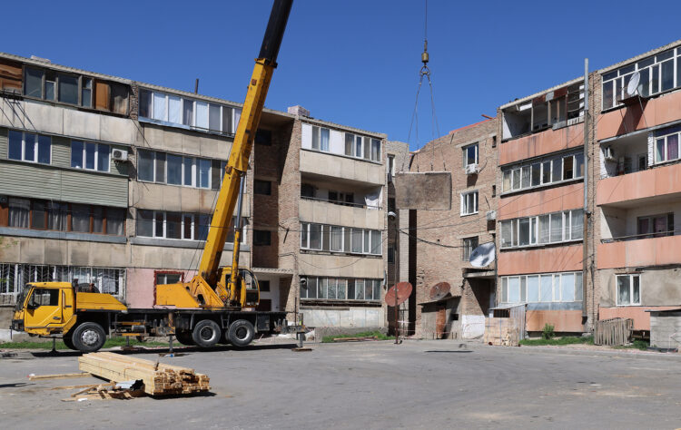 Жаркент жаңғырып келеді: 12 көпқабатты үйдің келбеті өзгереді