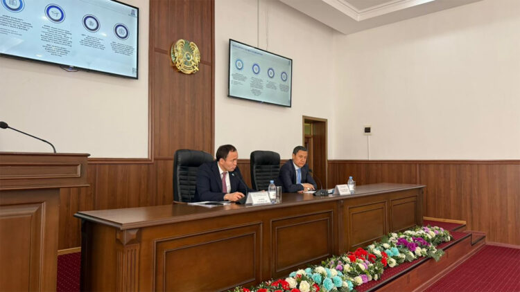 Алакөлде мемлекеттік қызметшілердің кәсіби әлеуетін арттыру мәселелері талқыланды