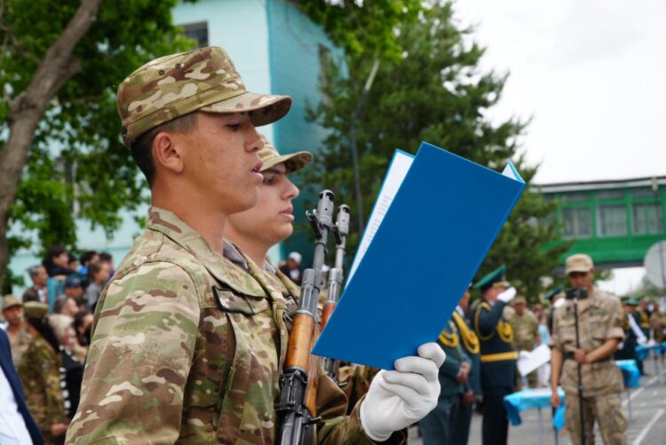 Алакөл ауданында «Көктем-2026» шақырылымының сарбаздары Отан алдында Ант қабылдады