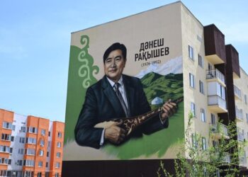 Жетісуда Дәнеш Рақышевқа арнап мурал салынды