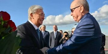 Қасым-Жомарт Тоқаев Түркия Президенті Режеп Тайип Ердоғанды қарсы алды