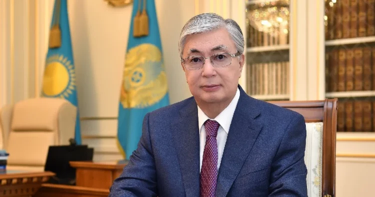 Мемлекет басшысы Отан қорғаушы күнімен құттықтады