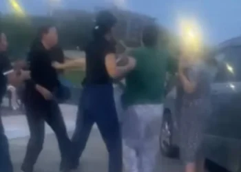 Талдықорғанда балалар алаңы үшін әйелдер жаға жыртысты