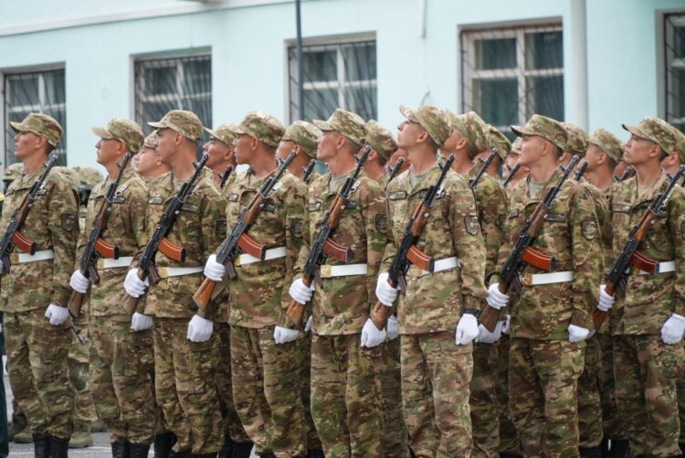 Алакөлде 200-ден астам жас сарбаз ант қабылдады