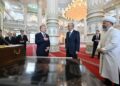 Мемлекет басшысы мен Мирзиёев Түркістандағы жаңа мешітті аралап көрді